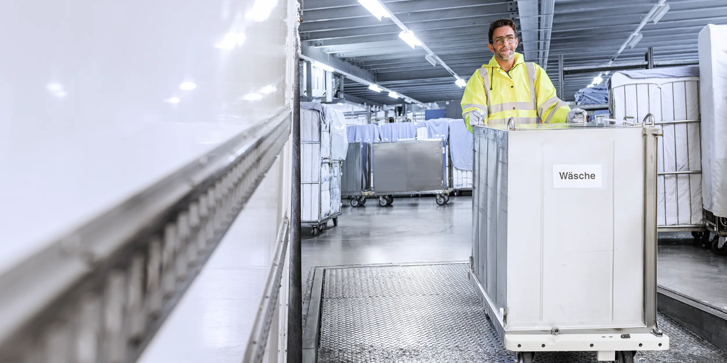 Die Wäscherei Bohnet liefert Wäsche direkt auf Stationen